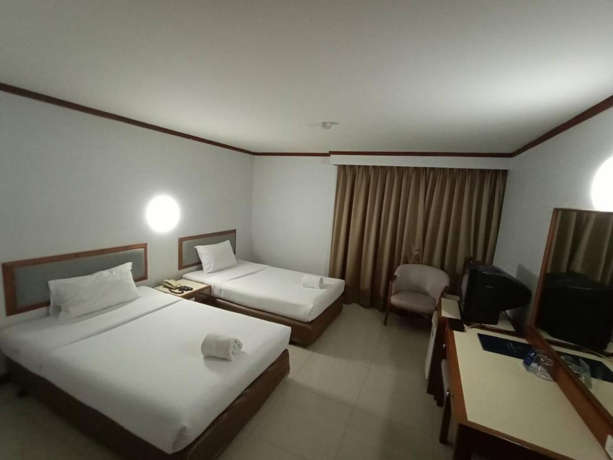 Friday Hotel Uttaradit Ngoại thất bức ảnh