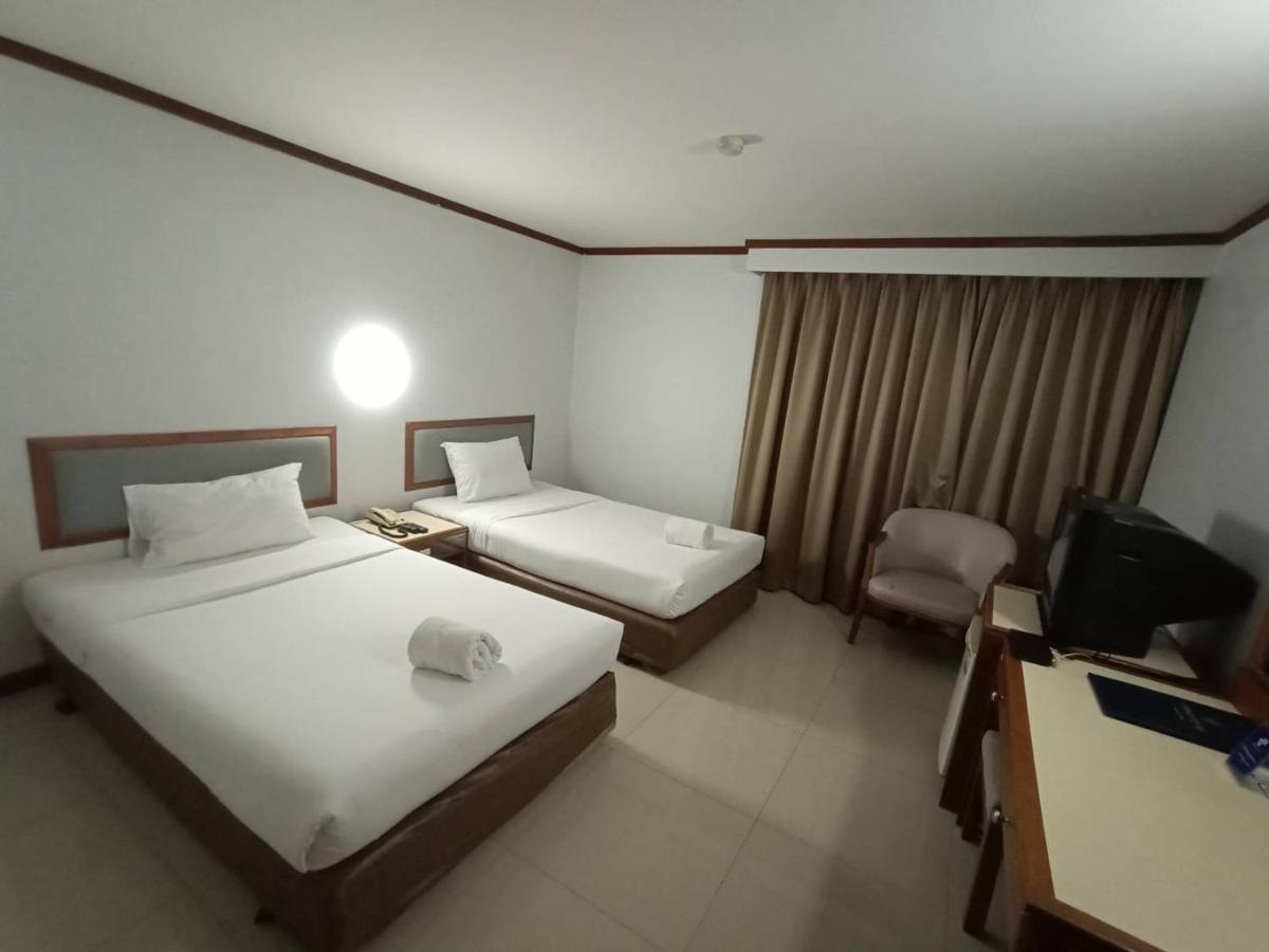 Friday Hotel Uttaradit Ngoại thất bức ảnh