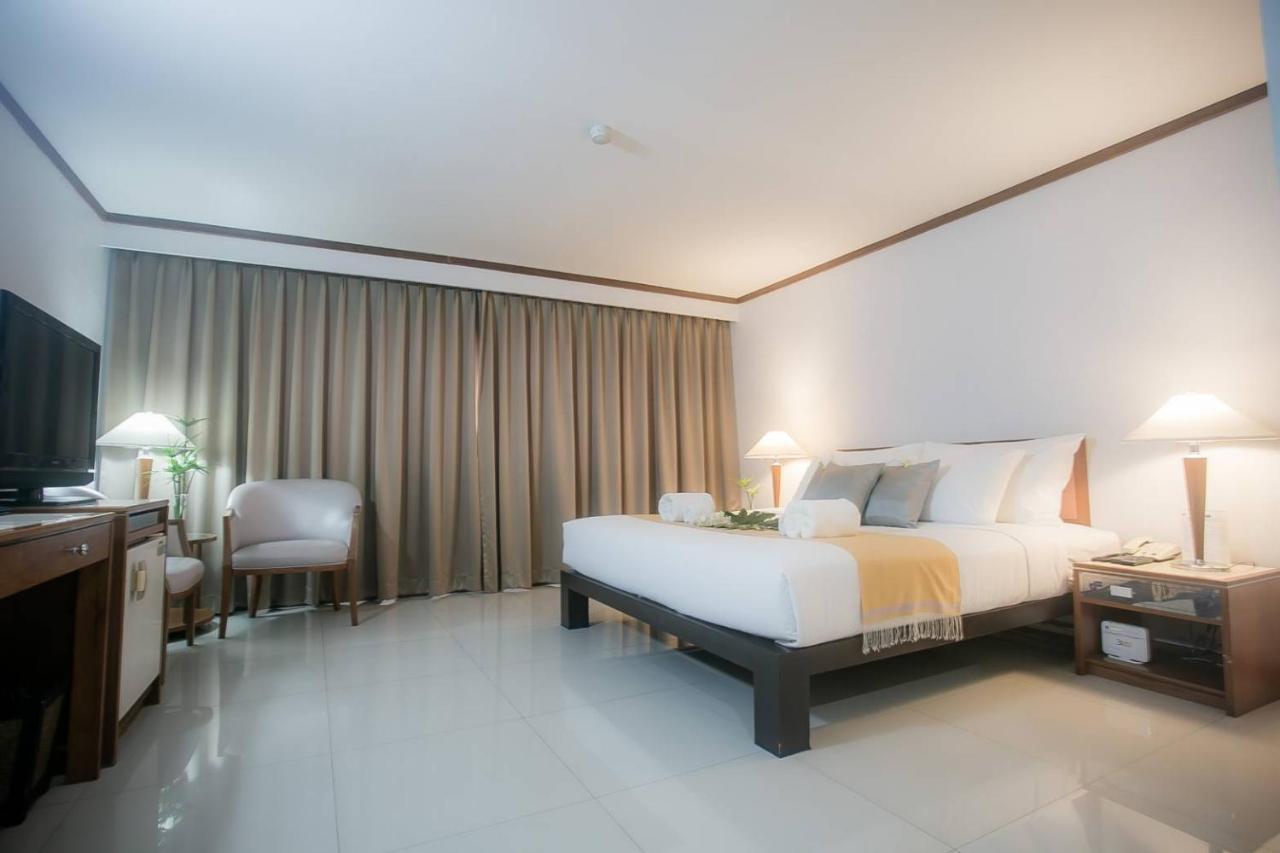 Friday Hotel Uttaradit Ngoại thất bức ảnh