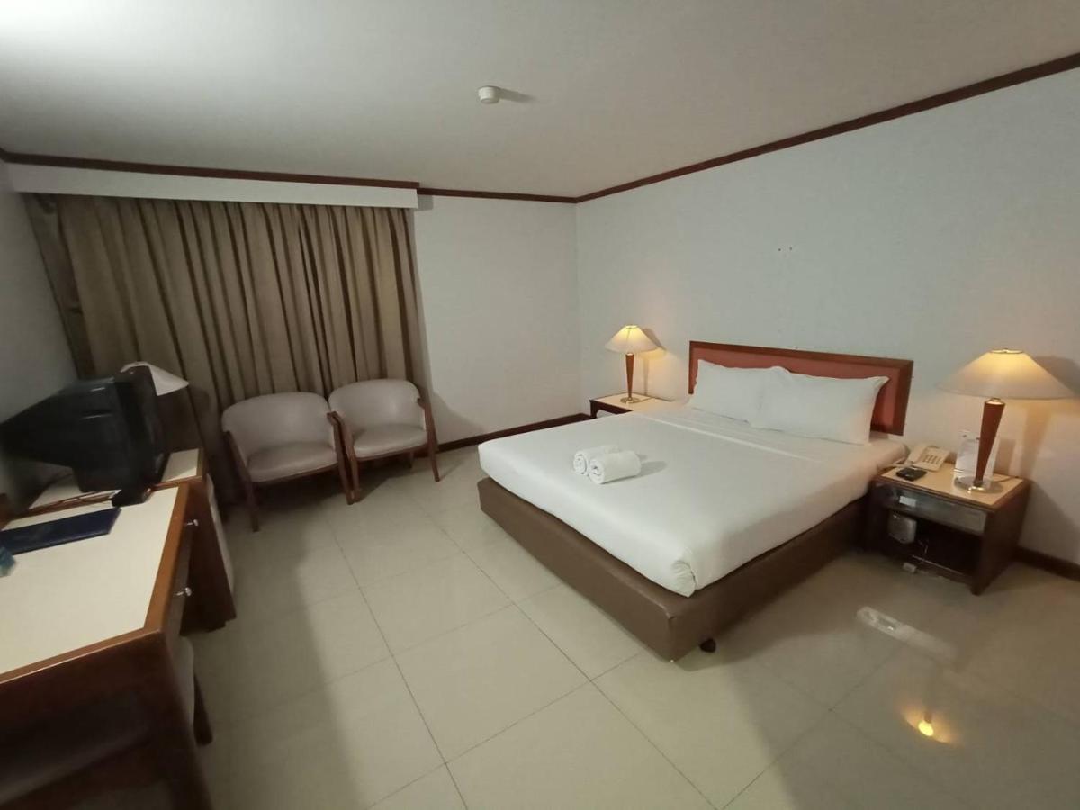 Friday Hotel Uttaradit Ngoại thất bức ảnh