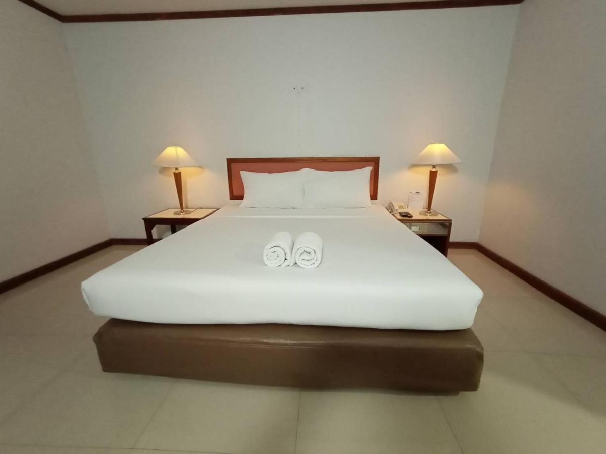 Friday Hotel Uttaradit Ngoại thất bức ảnh