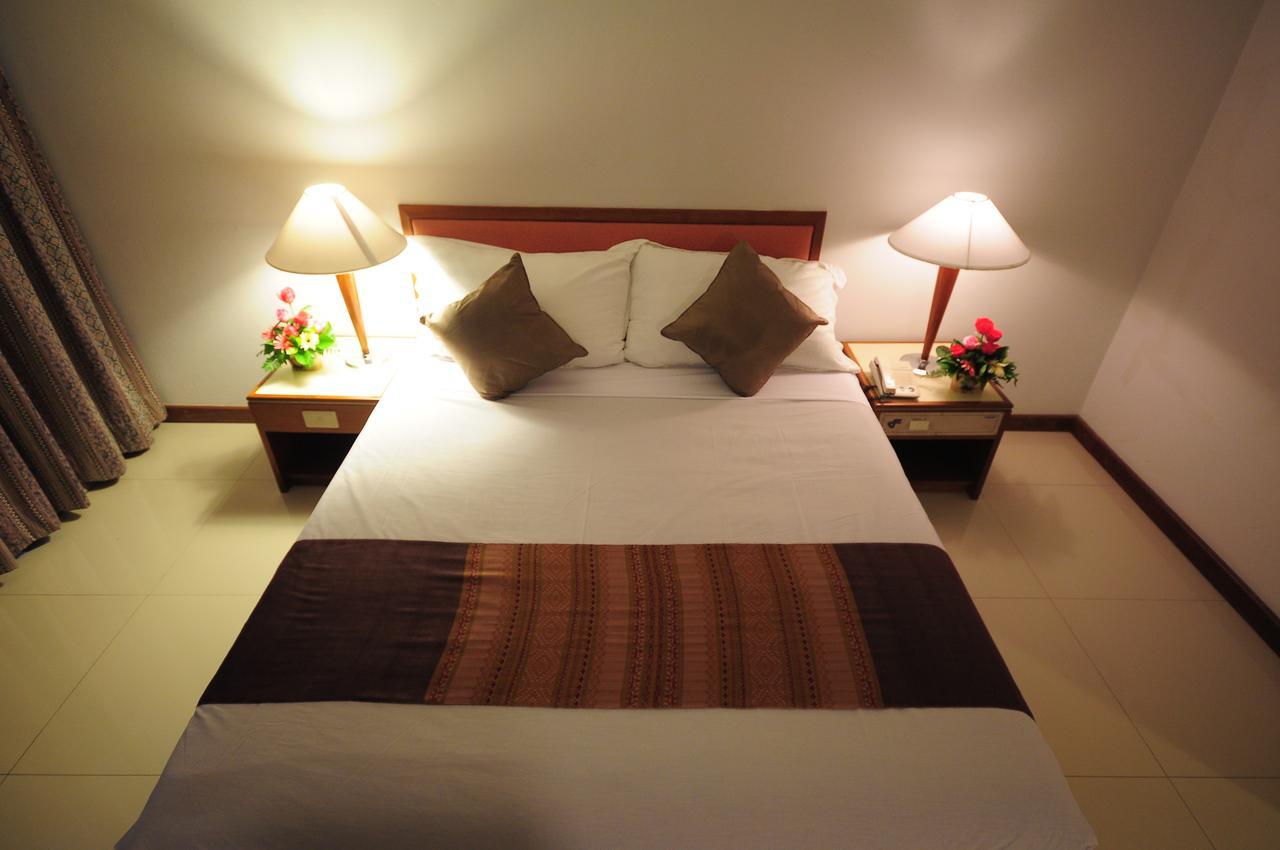 Friday Hotel Uttaradit Ngoại thất bức ảnh