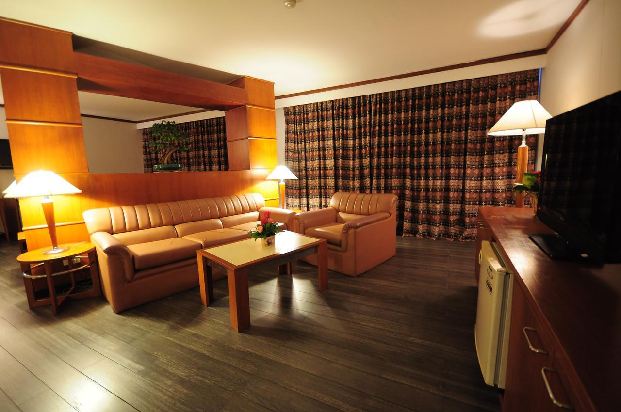 Friday Hotel Uttaradit Ngoại thất bức ảnh