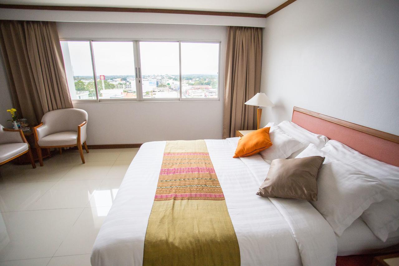 Friday Hotel Uttaradit Ngoại thất bức ảnh