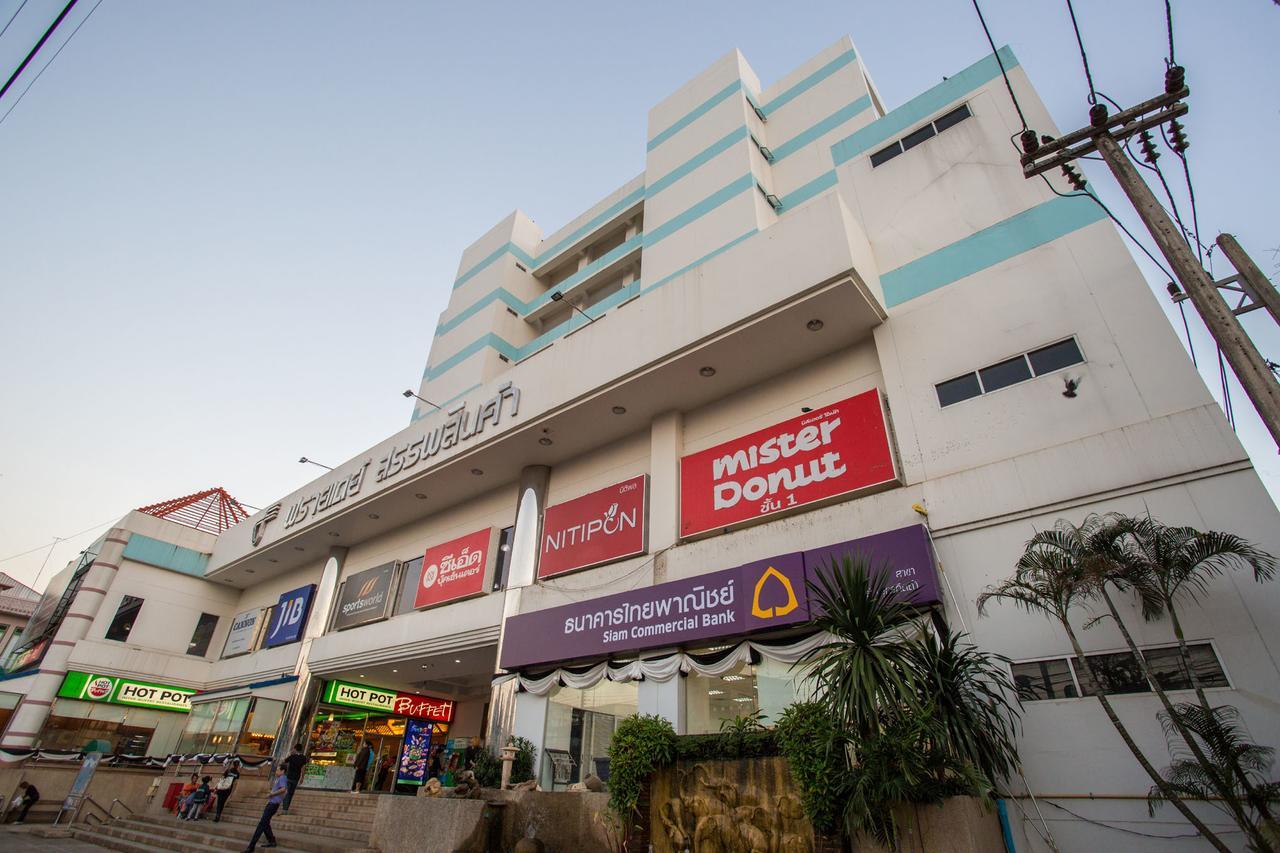 Friday Hotel Uttaradit Ngoại thất bức ảnh
