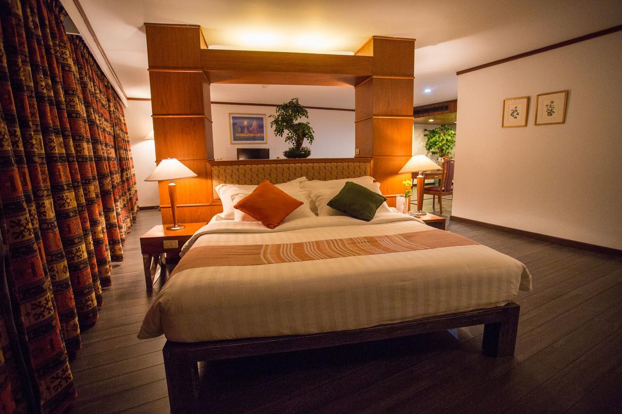 Friday Hotel Uttaradit Ngoại thất bức ảnh