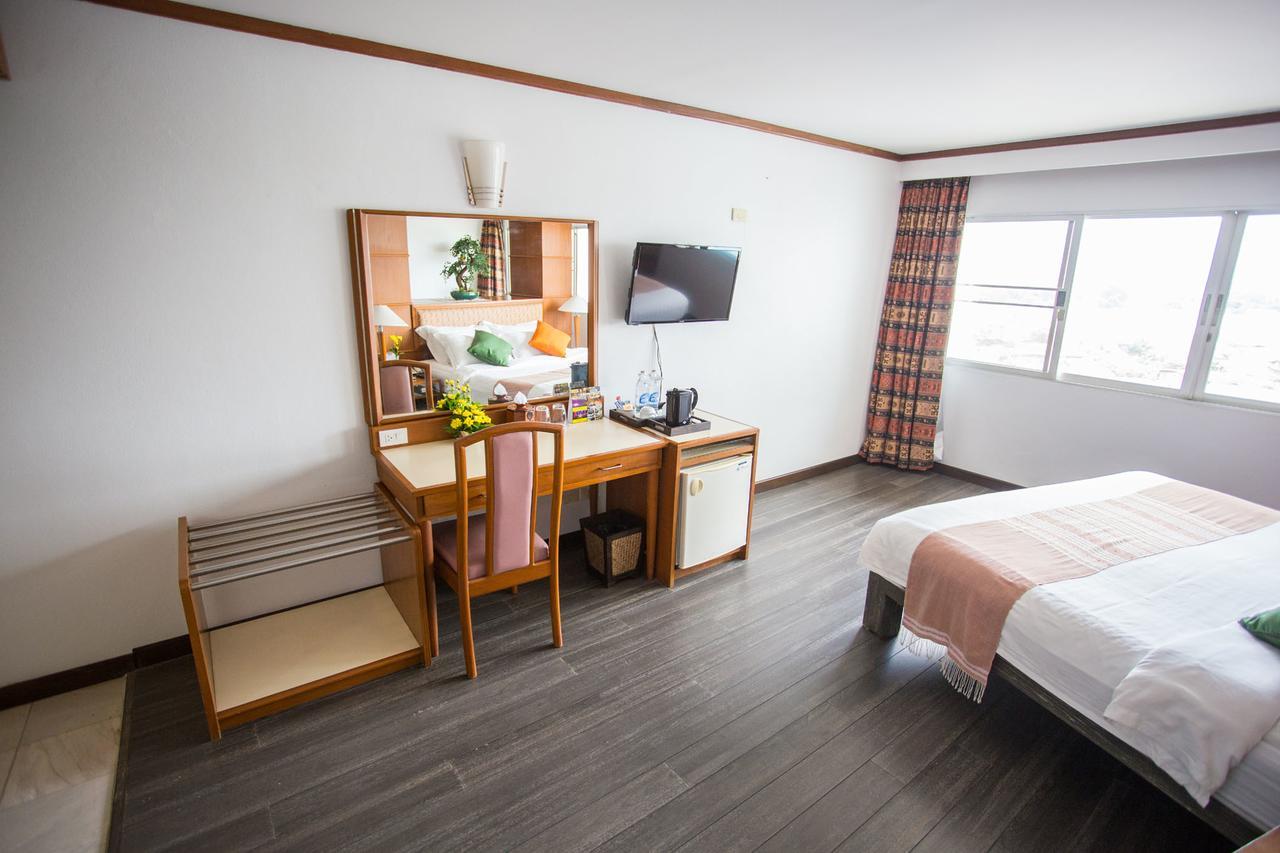 Friday Hotel Uttaradit Ngoại thất bức ảnh