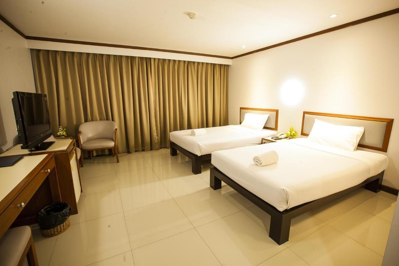 Friday Hotel Uttaradit Ngoại thất bức ảnh