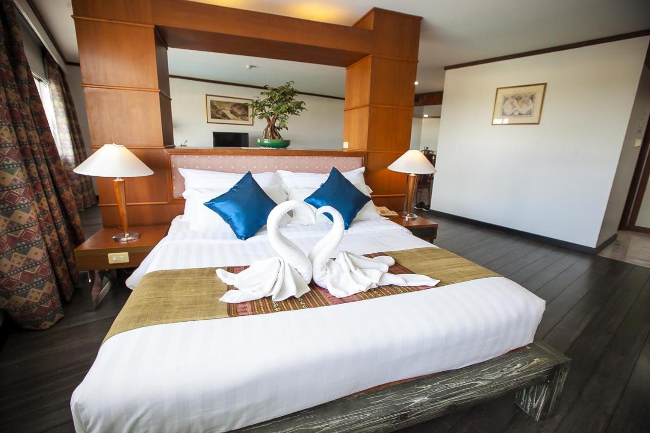 Friday Hotel Uttaradit Ngoại thất bức ảnh