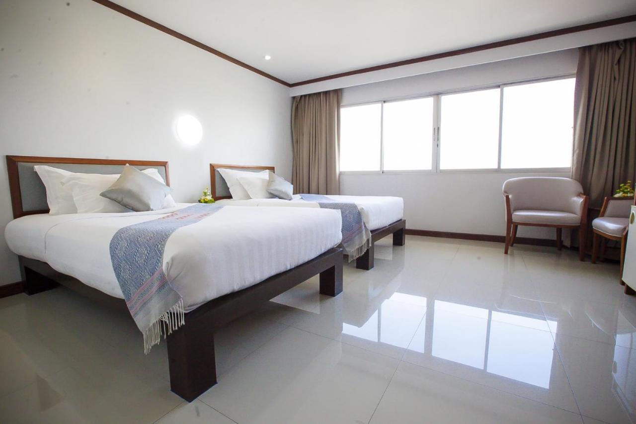 Friday Hotel Uttaradit Ngoại thất bức ảnh